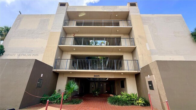 Building Photo - 8615 NW 8th St Unit 421
