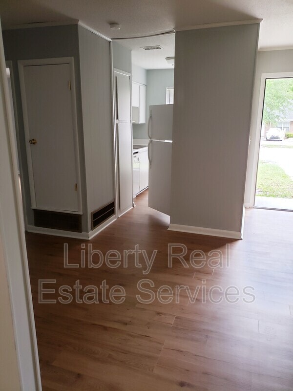 Photo - 991 Live Oak Dr