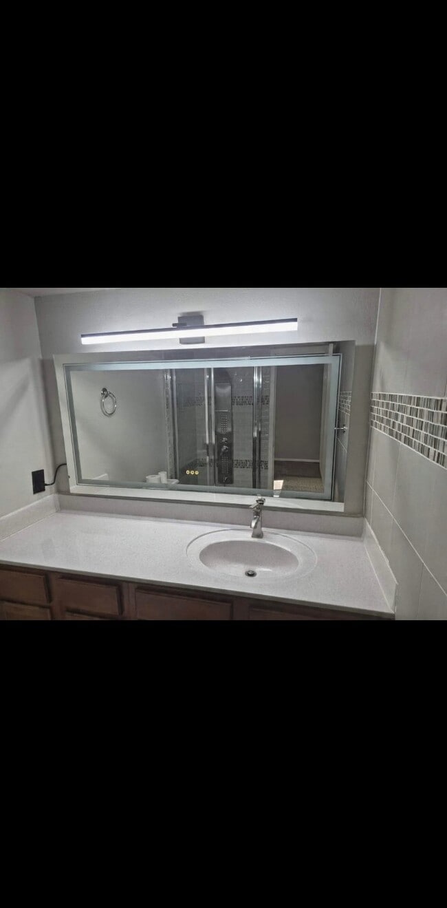 3030 E Clarendon Ave Unit 7