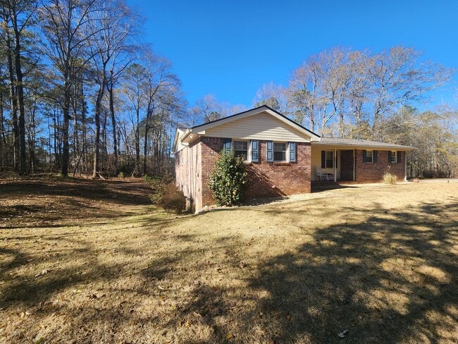 Photo - 3 Bedroom 2 Bath home in Newnan, GA Large Wooded Lot - Rural Setting