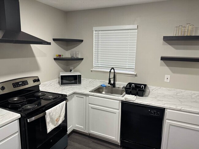 Room in Single Family Home on Newberry Trail