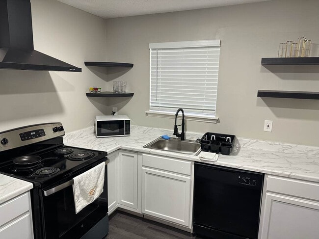 Photo - Room in House on Newberry Trail