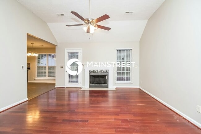 Photo - 3 Bedroom Pet-Friendly Home in Nashville, TN with Main Street Renewal