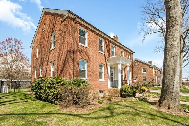 Photo - 312 Ellington Ave E