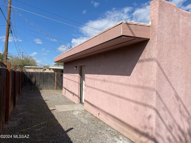 Photo - 1307 W St Clair St