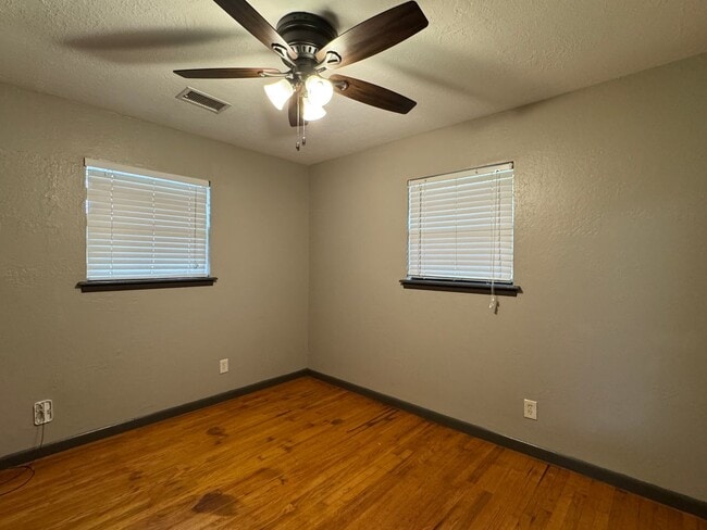 Photo - 421 NW 57th St