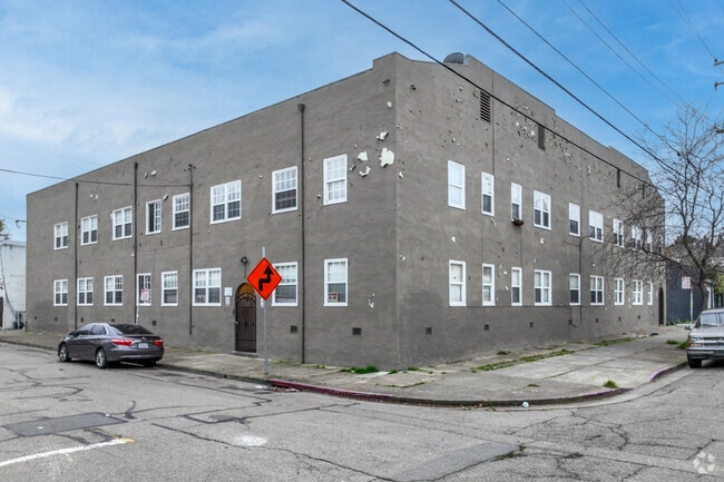 Frente del edificio - Westside Apartments