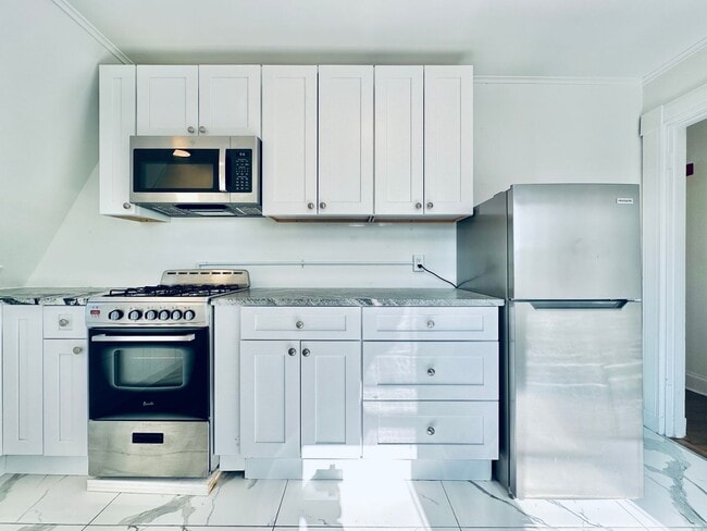 Building Photo - 66 Trumbull St Unit 66-5