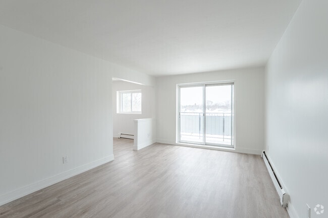 2BR, 1BA - 842SF - Living Room