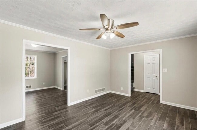 3800 Leisure Ln