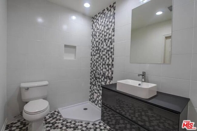 Photo - 7701 Norton Ave