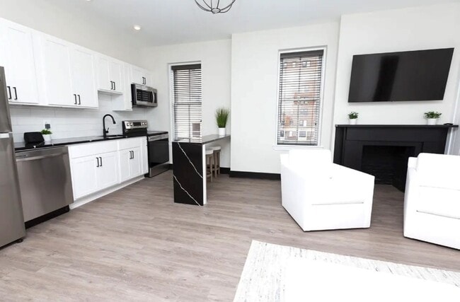 Building Photo - 930 N Calvert St