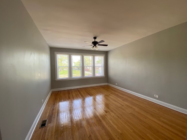 Photo - 9001 S Loomis St Unidad 12