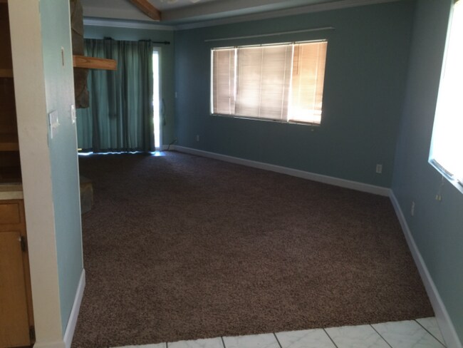 803 Navajo Ln