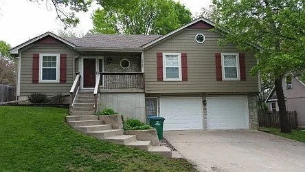 Building Photo - 1517 NE Auburn Dr