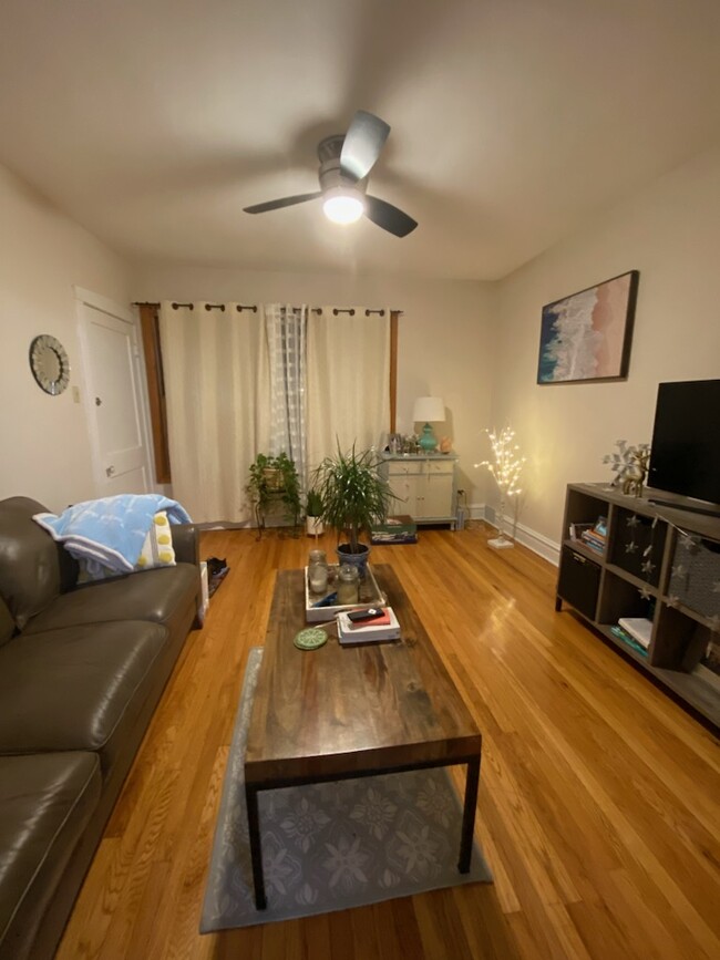 Photo - 5511 W Farragut Ave Apartments Unit 2