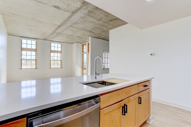 Building Photo - 275 S Harrison St Unit 311
