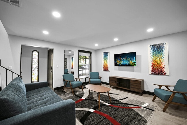 Building Photo - 621 NE 28th St Rental