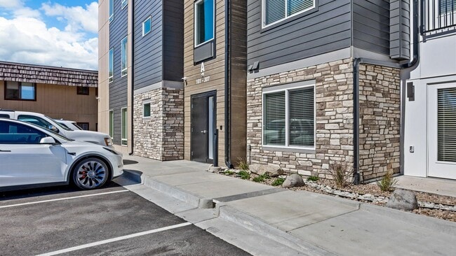 Photo - The Palisade: Modern Studio Living: Contem... Unidad A302