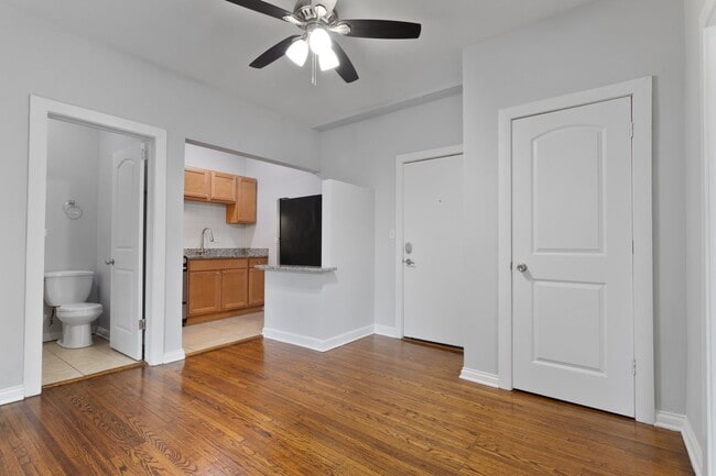 Photo - 1460 W Fargo Ave