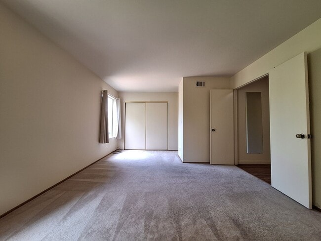 Photo - Spacious 4bd Tri-Level Home w/Central Heat...