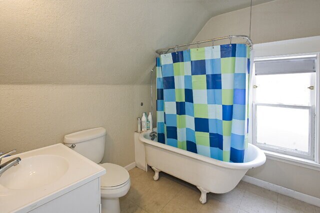 Photo - Charming 4-Bedroom Minneapolis Home with Finished Basement & Hardwood Floors