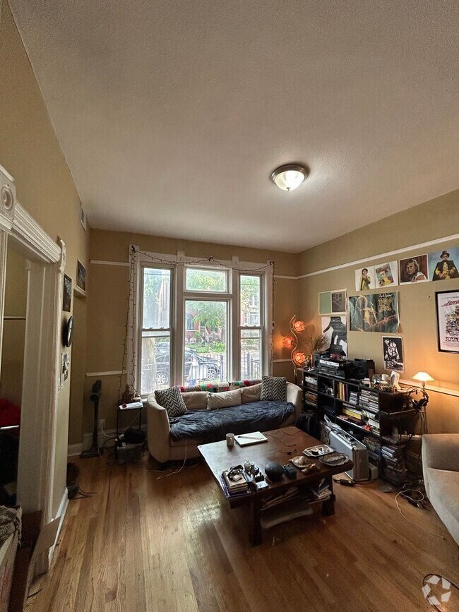 Building Photo - 1037 W Newport Ave Unit #1 Rental