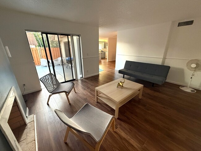 Building Photo - 1406 Park Shore Cir
