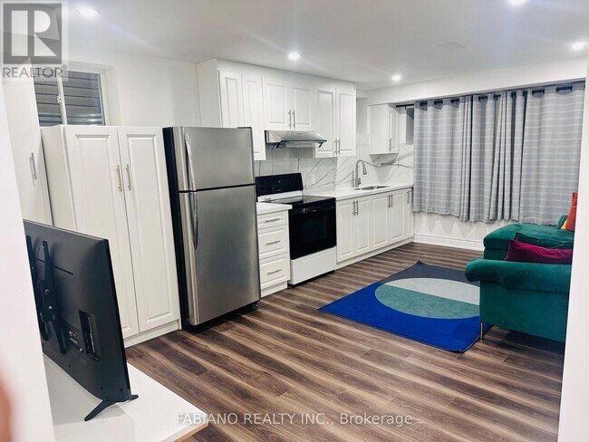 Photo - 180 Esther Cres