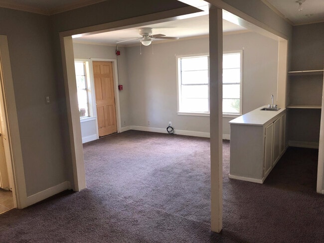 Photo - 214 Lewis St