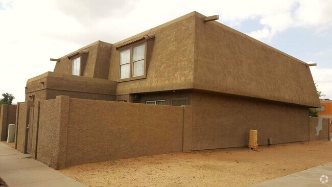 Building Photo - AFFORDABLE UNIT ON THE PHOENIX/TEMPE BOARDER! Rental