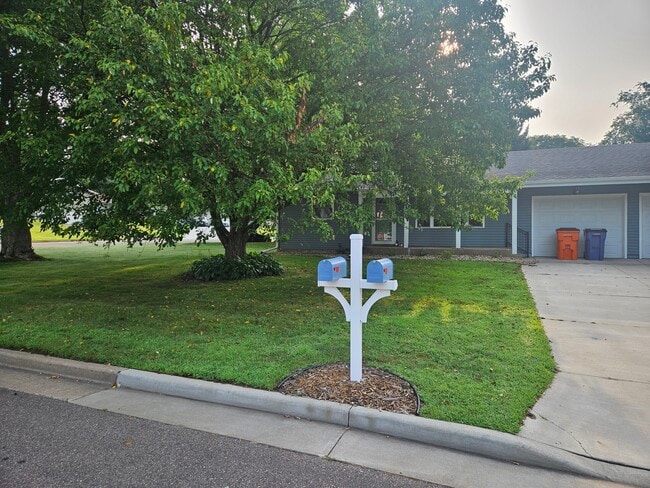 Building Photo - 1027 Sunset Ln Rental