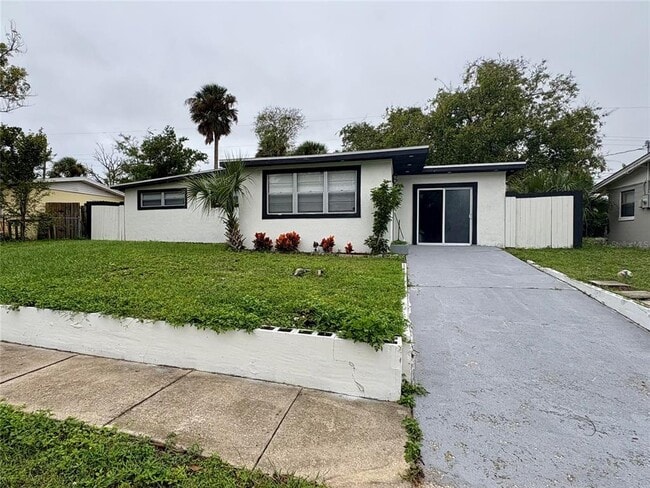 Building Photo - 1122 Lewis Dr