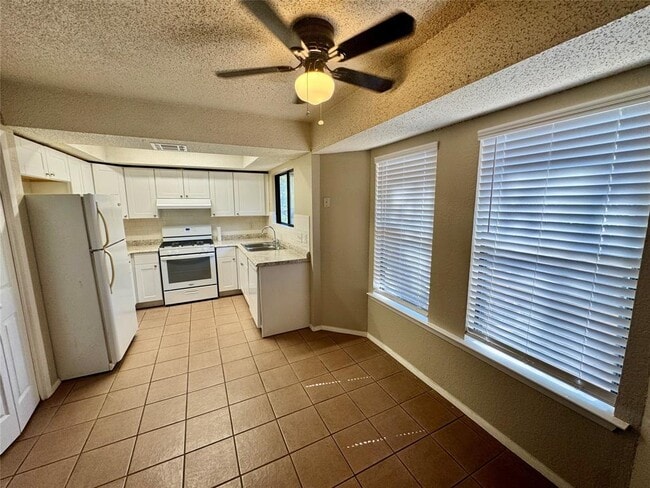Photo - 1004 Milford Way