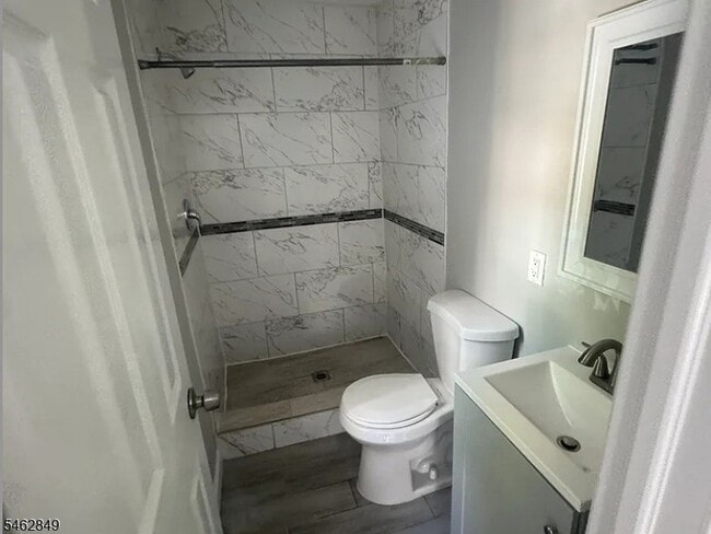 455 Henry St Unit 1R