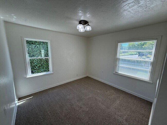 Photo - 1345 Lee St SE