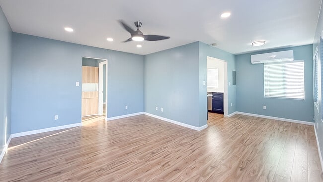 Building Photo - 4169 Myrtle Ave Unit 4171 1 2