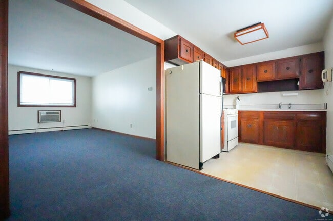 Building Photo - 4 Van Zant St Unit B13 Rental