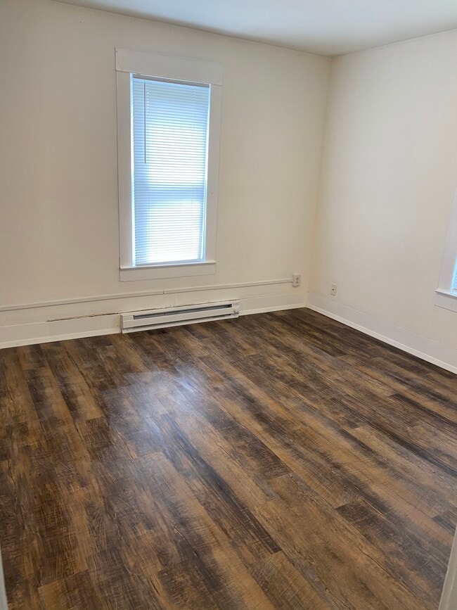 Building Photo - 629 N Barstow St Unit upper