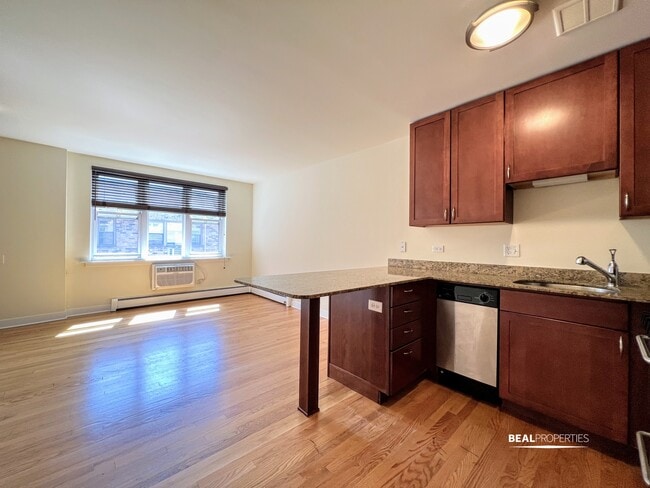 Building Photo - 625 W Wrightwood Ave Unit Studio Rental