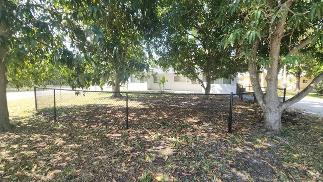 Building Photo - 198 SE 27th Ct Rental