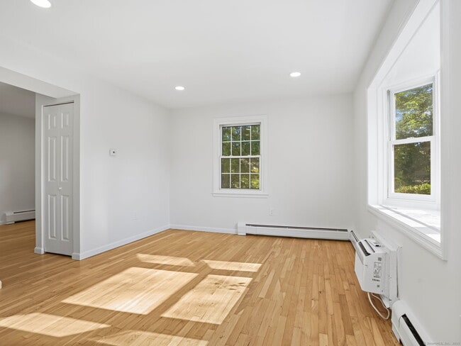 Photo - 240 Sunnyridge Ave Unit APT 93