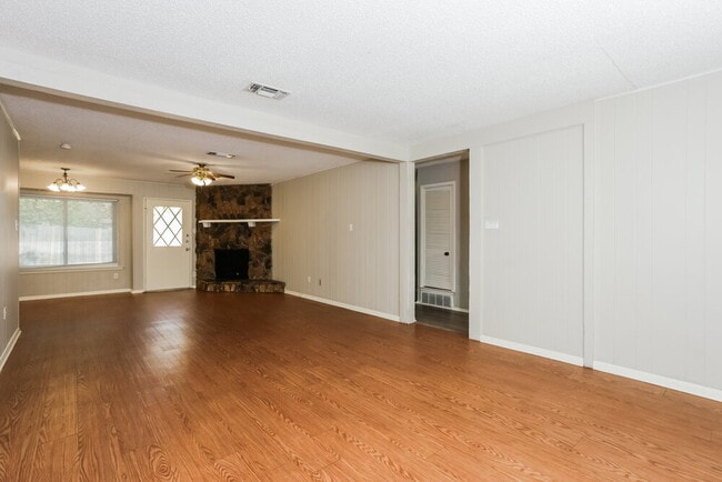 Photo - 1307 Columbine Ct