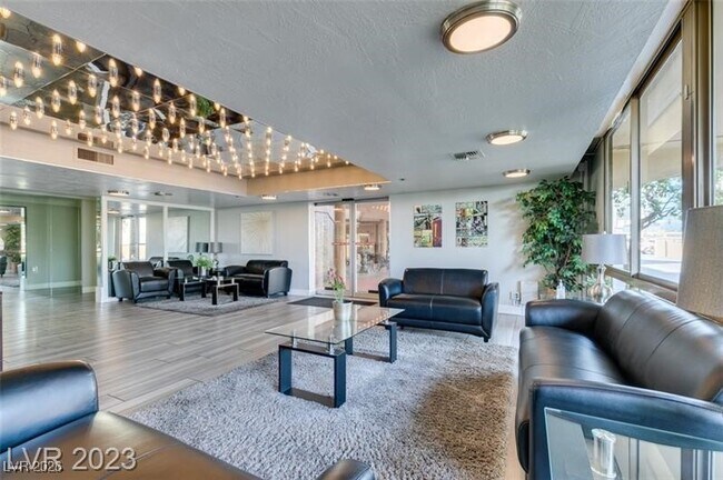 Photo - 205 E Harmon Ave Unidad 405