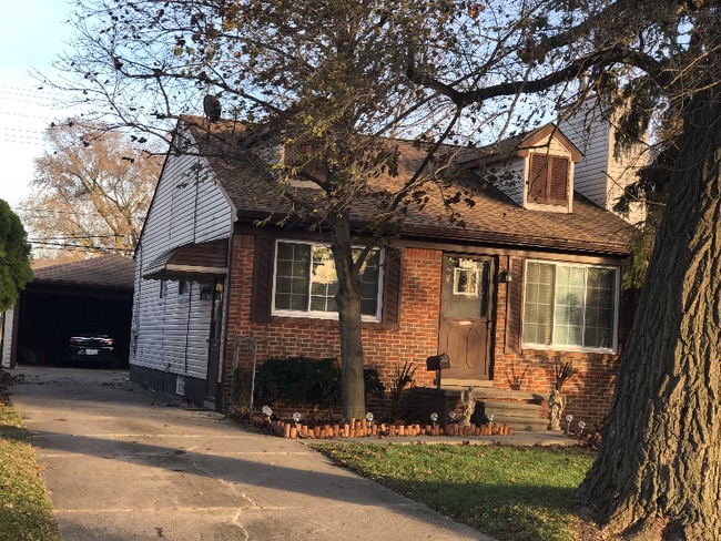 Building Photo - 25160 Dale St