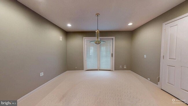 Photo - 5803 Hall St