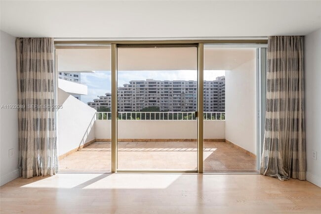 Photo - 199 Ocean Ln Dr Unidad 611