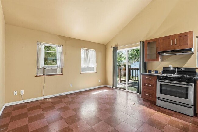 Photo - 2207 Santa Rita St