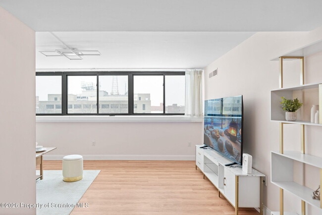 Photo - 220 Linden St