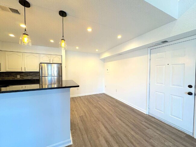 Photo - Stunning Top-Floor Penthouse Condo – Loaded with Luxury Upgrades! Unidad #I